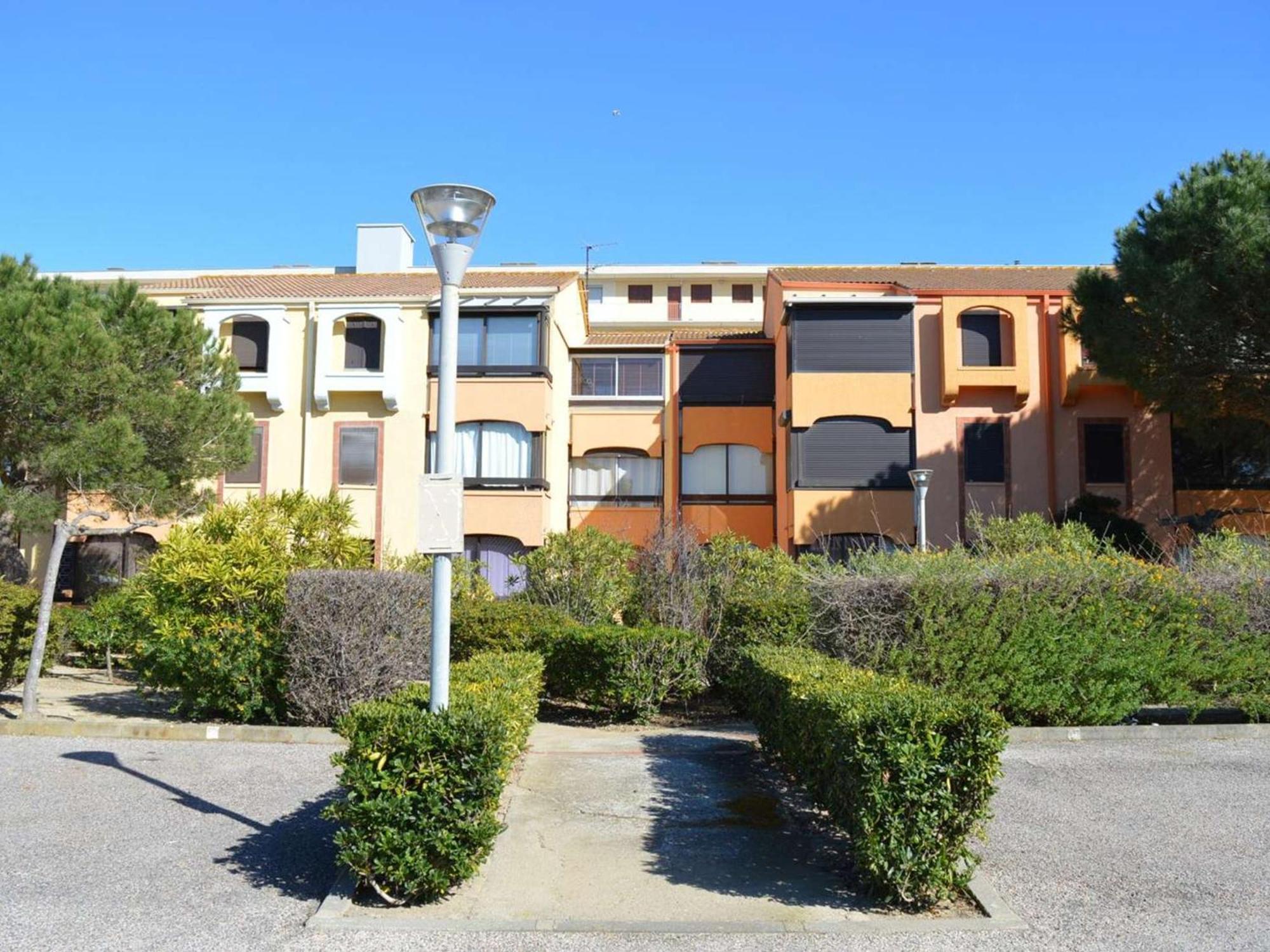 2 Pieces Avec Terrasse, Parking, Proche Et Centre - Fr-1-225d-179